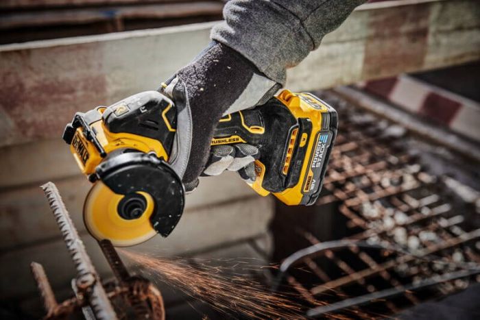 Пила дисковая универсальная аккумуляторная бесщёточная DeWALT DCS438N