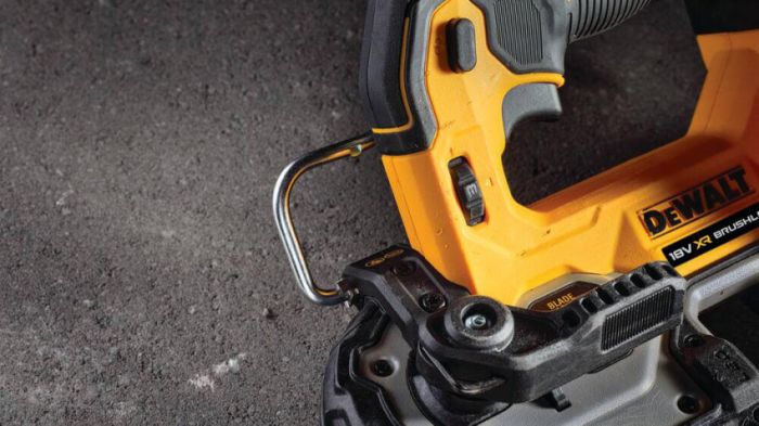 Пила стрічкова акумуляторна безщіткова DeWALT DCS377NT