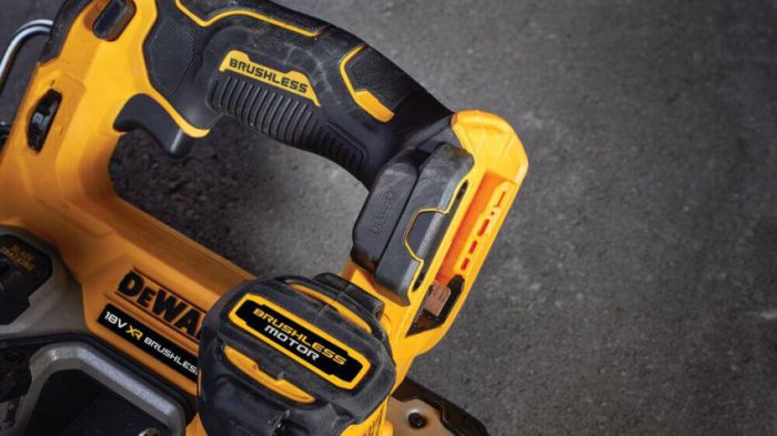 Пила стрічкова акумуляторна безщіткова DeWALT DCS377NT