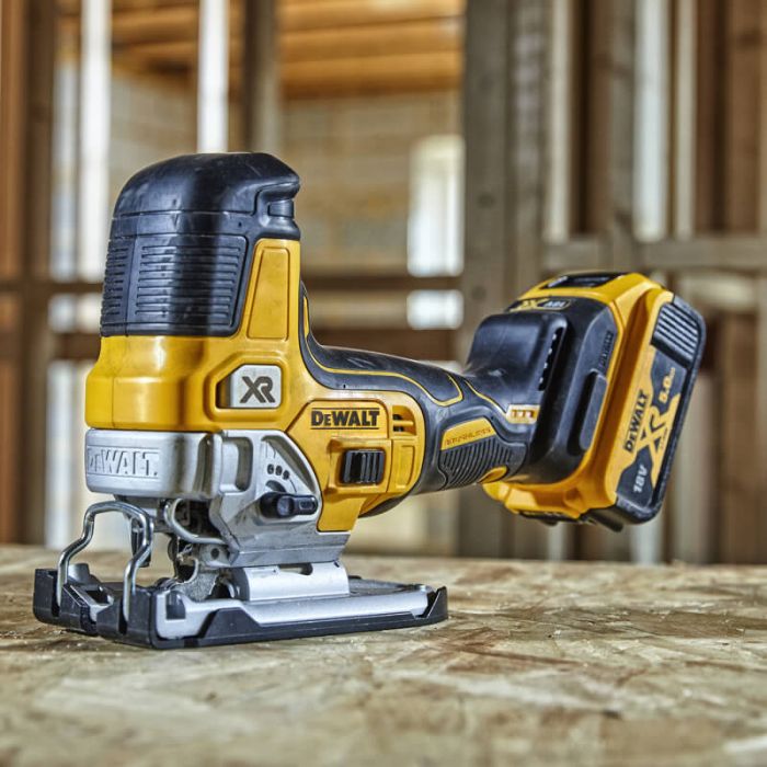 Пила лобзикова безщіткова акумуляторна DeWALT DCS335N