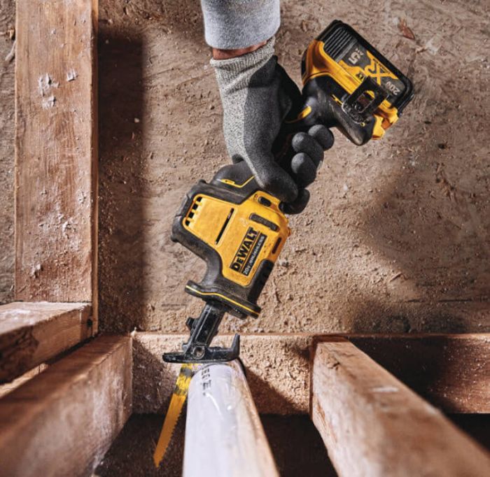 Пила шабельна акумуляторна безщіткова DeWALT DCS369M2