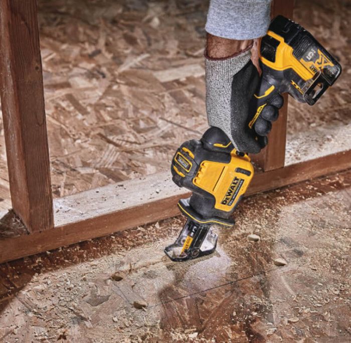 Пила шабельна акумуляторна безщіткова DeWALT DCS369NT