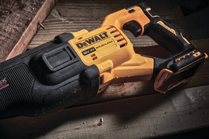 Пила шабельна акумуляторна DeWALT DCS386NT