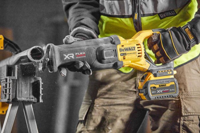 Пила шабельна акумуляторна DeWALT DCS386NT