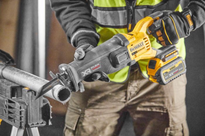 Пила шаблонна акумуляторна DeWALT DCS386T1