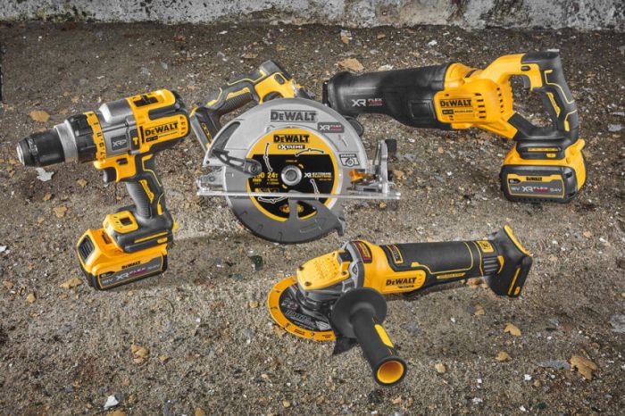 Пила шаблонна акумуляторна DeWALT DCS386T1