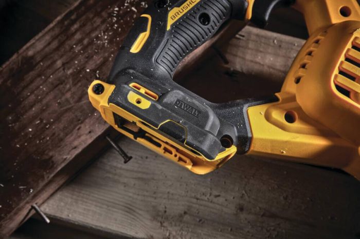 Пила шаблонна акумуляторна DeWALT DCS386T1