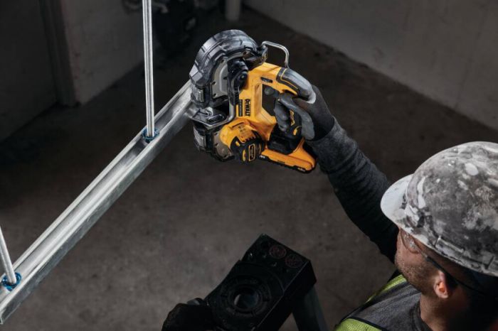 Пила стрічкова акумуляторна безщіткова DeWALT DCS377NT