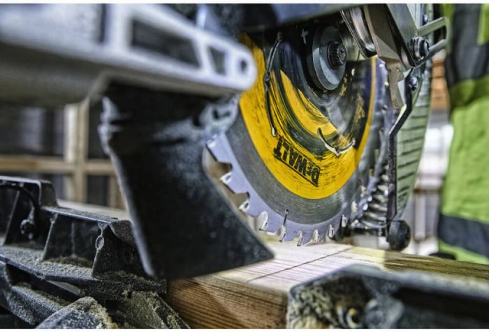 Пила торцювальна безщіткова акумуляторна DeWALT DCS727T2