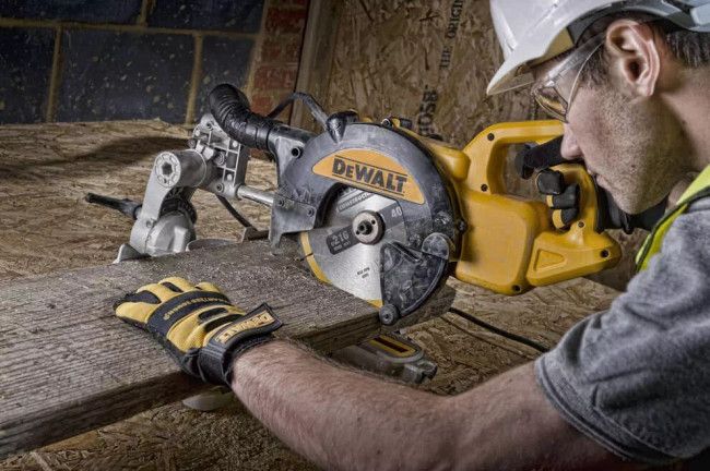 Пила торцювальна мережева DeWALT DWS773