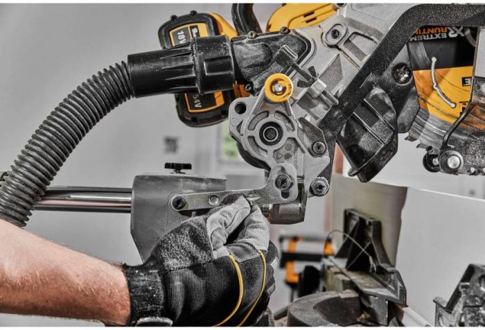 Пилка торцювальна акумуляторна безщіткова DeWALT DCS781N