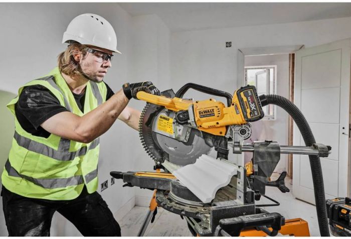 Пилка торцювальна акумуляторна безщіткова DeWALT DCS781N