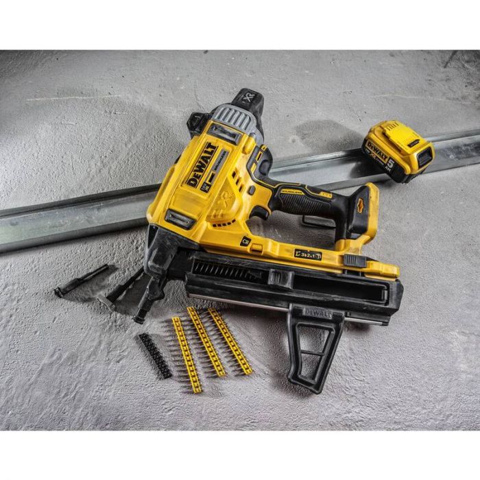 Пістолет гвоздезабивний акумуляторний безщітковий DeWALT DCN890P2