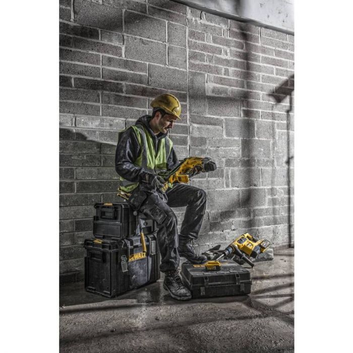 Пістолет гвоздезабивний акумуляторний безщітковий DeWALT DCN890P2