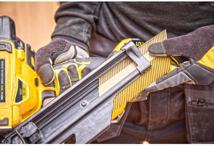 Пістолет цвяхозабивний акумуляторний безщітковий DeWALT DCN930P2