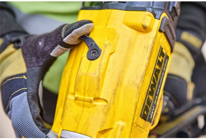 Пістолет цвяхозабивний акумуляторний безщітковий DeWALT DCN930P2
