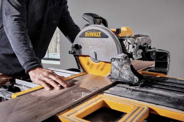 Плиткоріз настільний мережевий DeWALT D36000