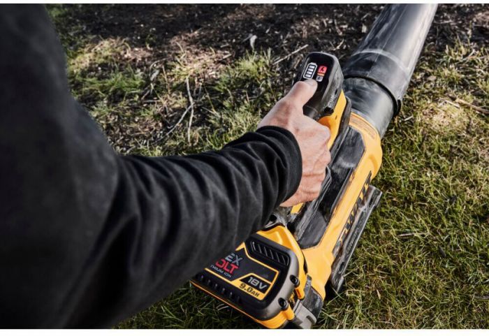 Повітродувка акумуляторна безщіткова DeWALT DCMBL777X1