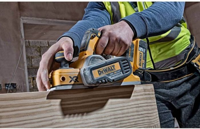 Рубанок акумуляторний безщітковий DeWALT DCP580N