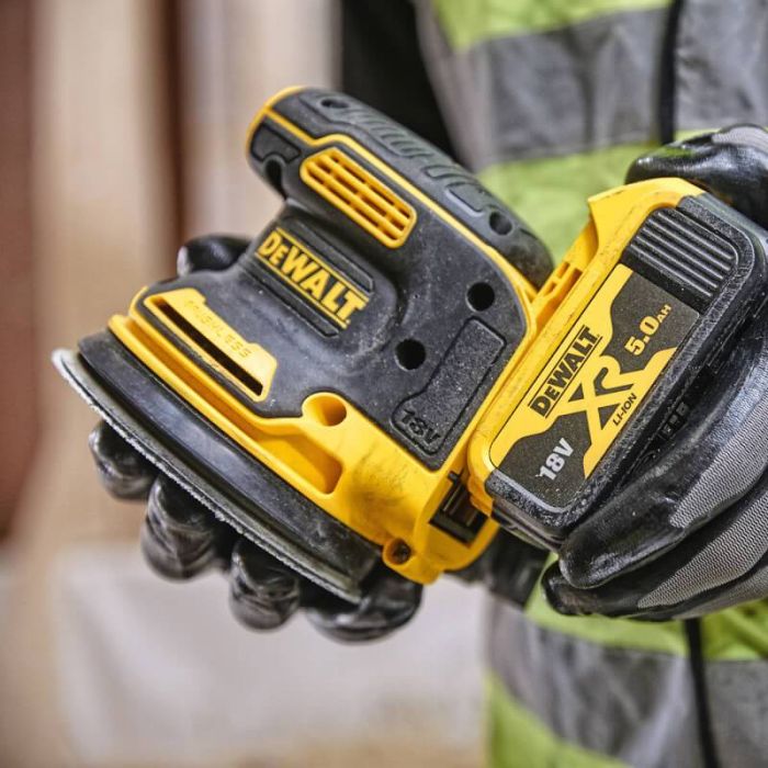 Шліфмашина ексцентрикова акумуляторна безщіткова DeWALT DCW210P2