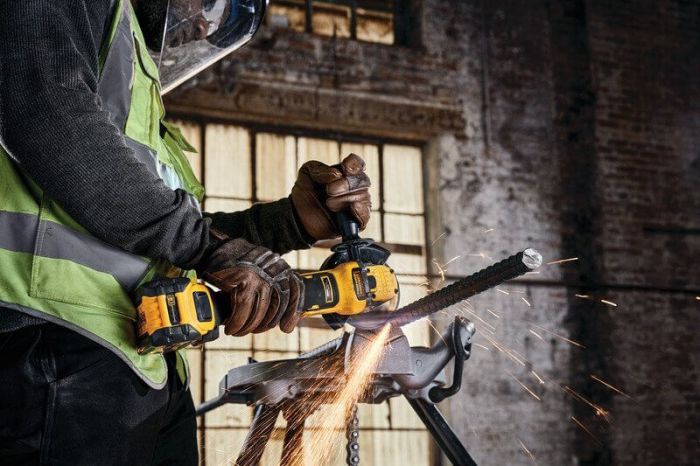 Шлифмашина угловая - болгарка аккумуляторная бесщёточная DeWALT DCG409VSNT