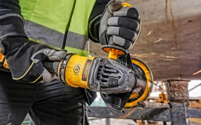 Шлифмашина угловая - болгарка аккумуляторная бесщеточная DeWALT DCG418NT