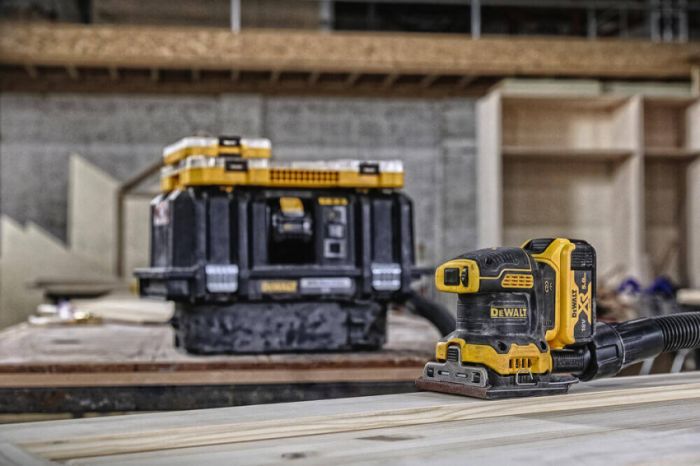 Шліфмашина вібраційна акумуляторна DeWALT DCW200NT