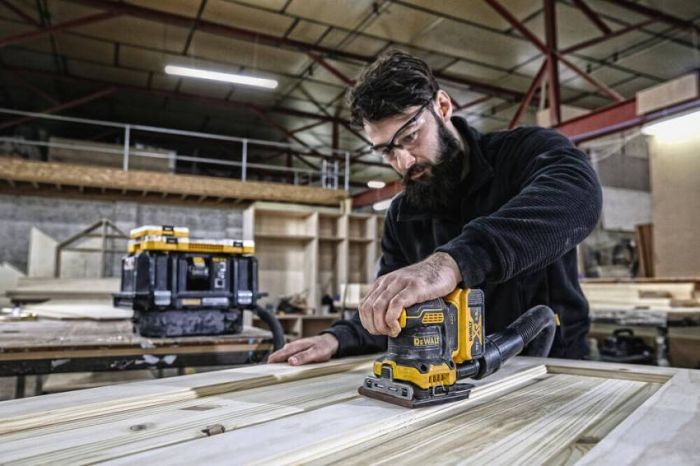 Шліфмашина вібраційна акумуляторна DeWALT DCW200NT