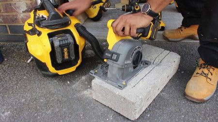 Штроборіз акумуляторний безщітковий DeWALT DCG200NT