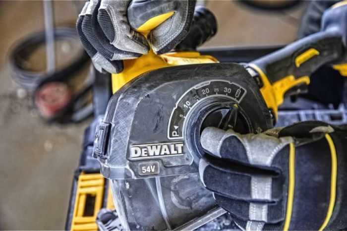 Штроборіз акумуляторний безщітковий DeWALT DCG200NT