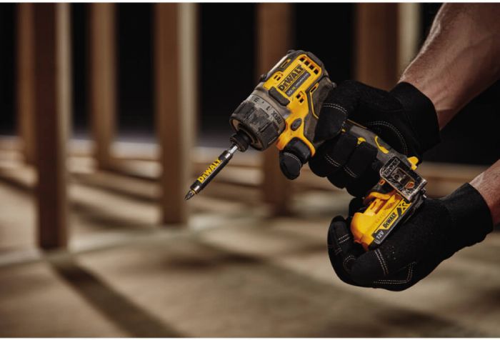 Шуруповерти акумуляторні безщіткові DeWALT DCF601D2