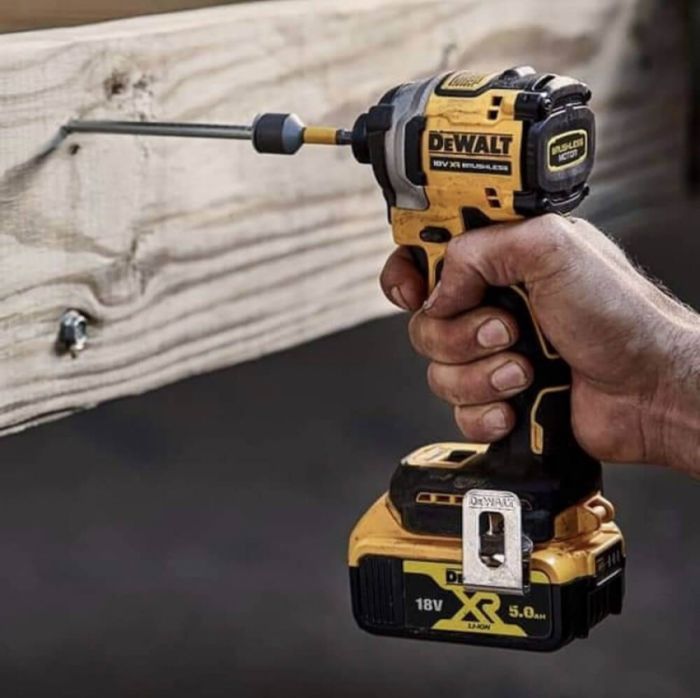 Шуруповерт акумуляторний ударний безщітковий DeWALT DCF850NT