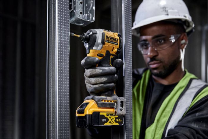 Шуруповерт акумуляторний ударний безщітковий DeWALT DCF850P2T