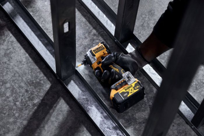 Шуруповерт акумуляторний ударний безщітковий DeWALT DCF850P2T