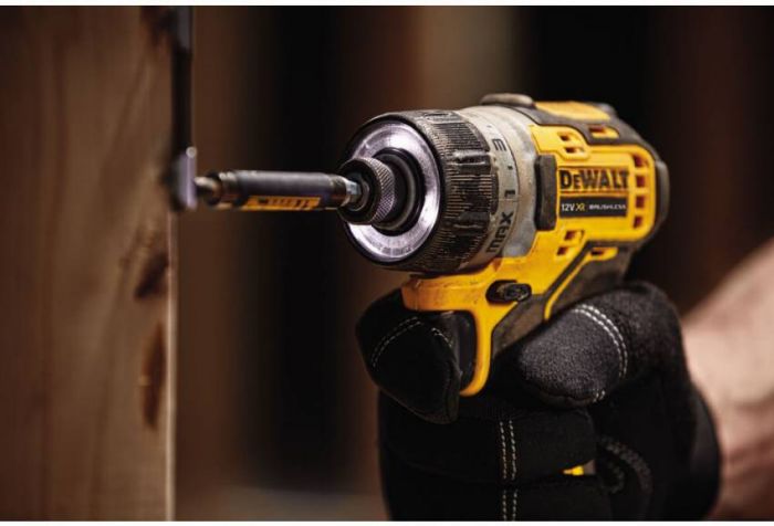 Шуруповерти акумуляторні безщіткові DeWALT DCF601D2