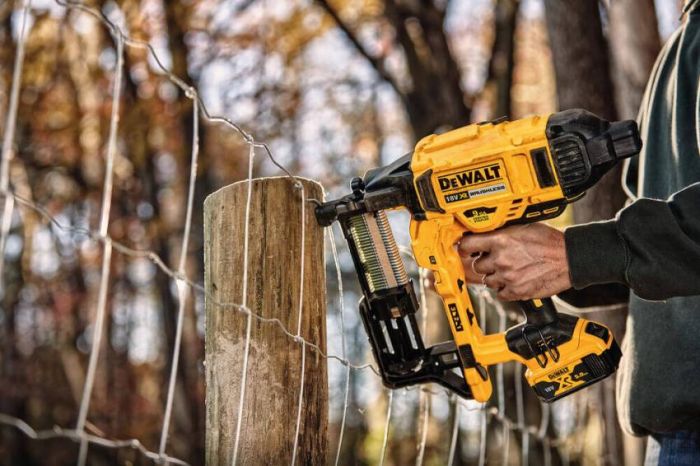 Степлер скобозабивний акумуляторний безщітковий DeWALT DCFS950N