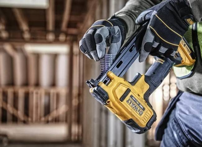 Степлер скобозабивний акумуляторний DeWALT DCN701N