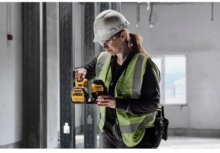 Уровень лазерный линейный DeWALT DCE088D1G18