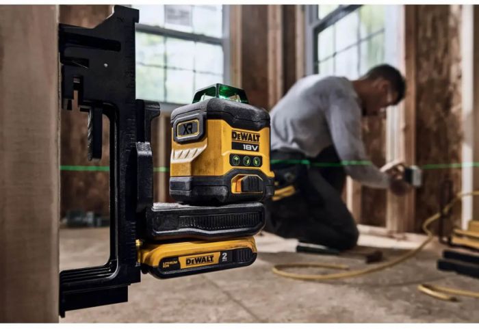 Уровень лазерный линейный DeWALT DCLE34031D1