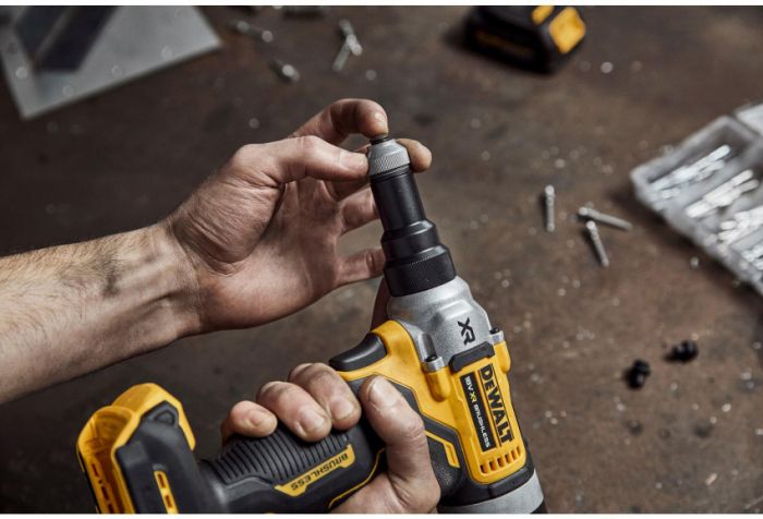 Заклепочник акумуляторний безщітковий DeWALT DCF414NT